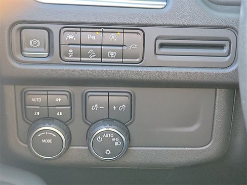 Certified 2022 Chevrolet Tahoe Z71 w/ Luxury Package image 17