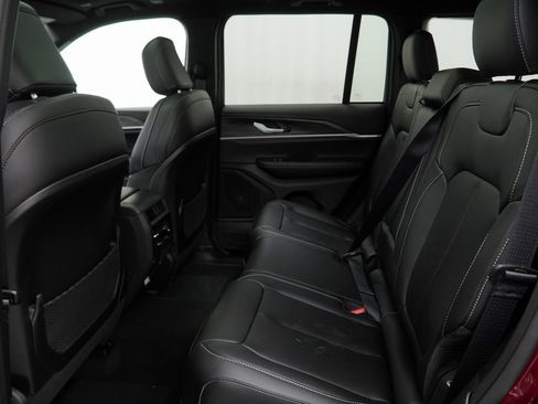 New 2025 Jeep Grand Cherokee Limited image 19