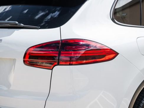 Used 2015 Porsche Cayenne S AWD/4WD image 46