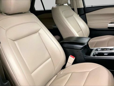 Used 2022 Ford Explorer XLT w/ Equipment Group 202A AWD/4WD image 24