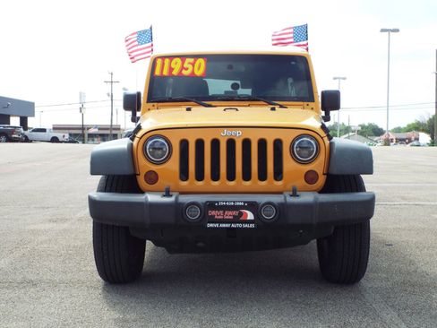 Used 2012 Jeep Wrangler Unlimited Sport AWD/4WD image 2