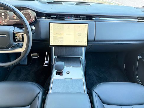 New 2025 Land Rover Range Rover Long Wheelbase SE image 20