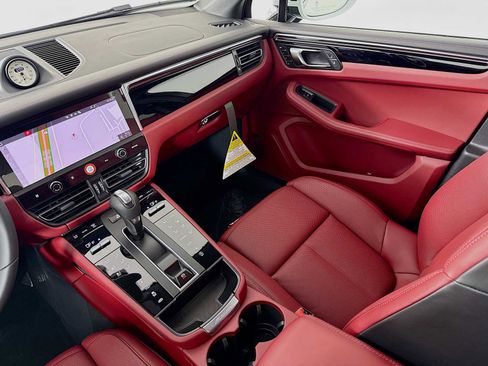 New 2026 Porsche Macan GTS image 26