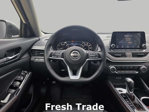 Used 2025 Nissan Altima 2.5 SR FWD image 10