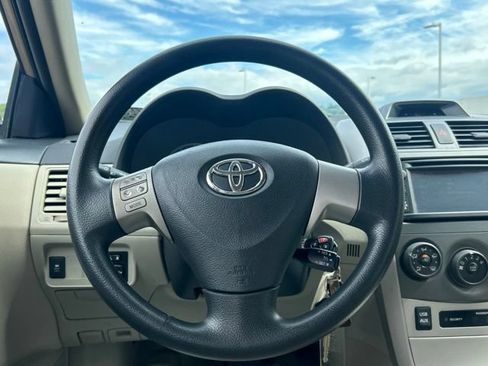 Used 2013 Toyota Corolla LE FWD image 29
