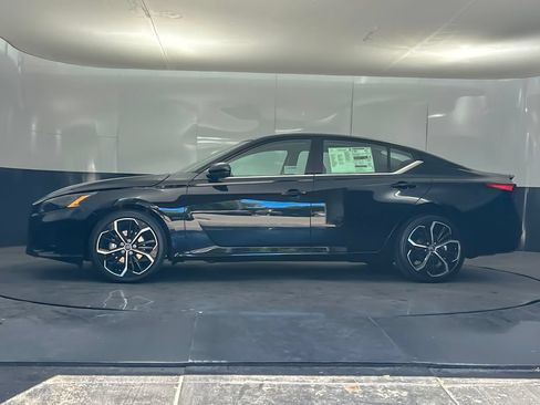 Used 2026 Nissan Altima 2.5 SR w/ SR Premium Package FWD image 6