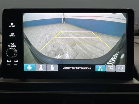 Used 2024 Honda Pilot Touring image 11