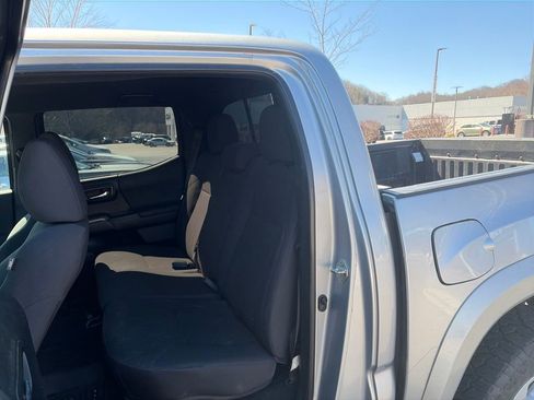 Used 2016 Toyota Tacoma TRD Sport w/ Towing Package image 16