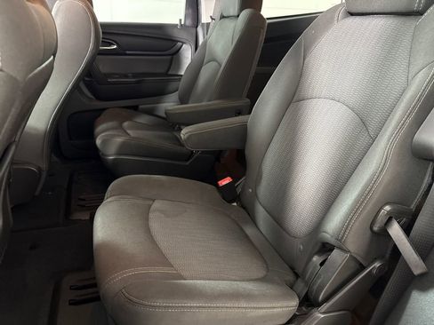 Used 2017 Chevrolet Traverse LT w/ Style and Technology Package image 12