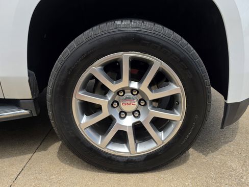 Used 2018 GMC Yukon Denali image 16