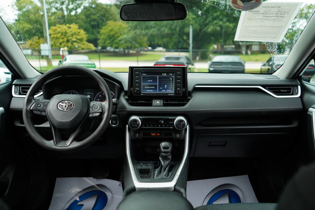 Used 2021 Toyota RAV4 XLE FWD image 9