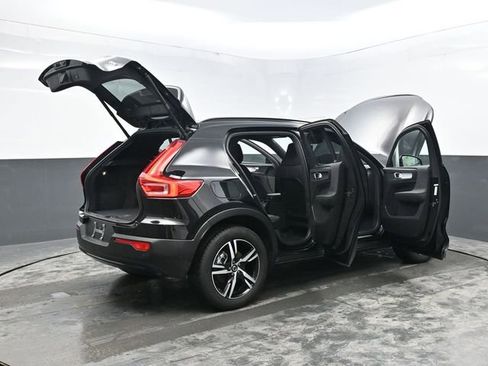 Used 2024 Volvo XC40 B5 Core image 44