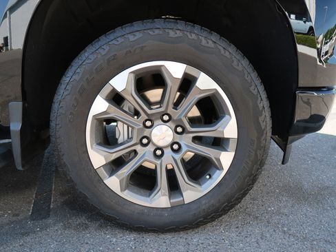 Certified 2024 Chevrolet Silverado 1500 High Country w/ Technology Package AWD/4WD image 44