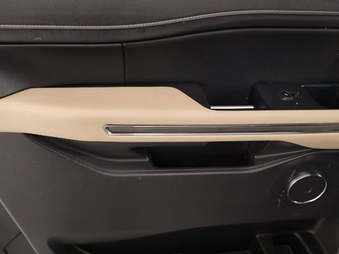 Used 2023 Ford Expedition Max XLT image 18