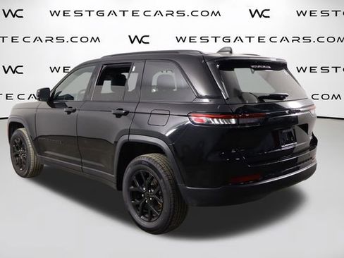 Used 2025 Jeep Grand Cherokee Altitude AWD/4WD image 38