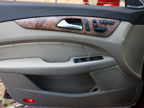 Used 2014 Mercedes-Benz CLS 550 4MATIC w/ Premium 1 Package image 49