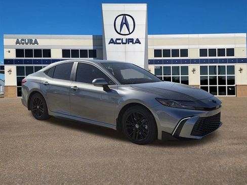 Used 2025 Toyota Camry SE w/ Convenience Package image 1