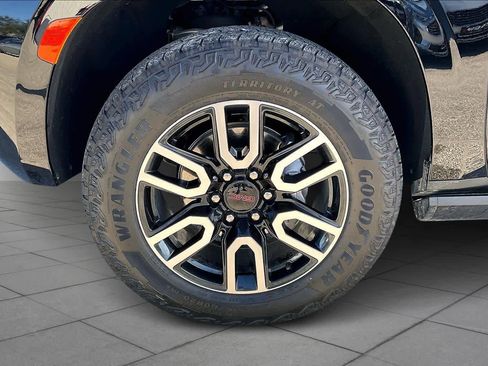 Used 2023 GMC Yukon XL AT4 w/ AT4 Premium Plus Package image 10