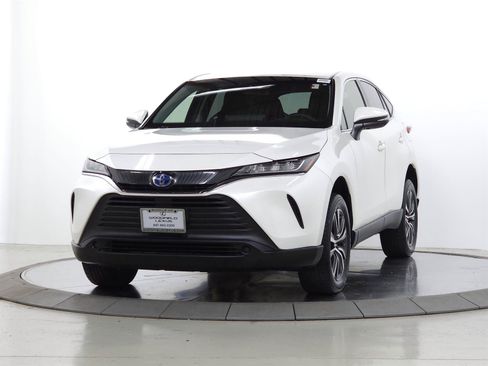 Used 2022 Toyota Venza LE AWD/4WD image 4