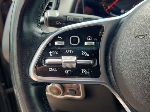 Used 2023 Mercedes-Benz GLB 250 4MATIC w/ Premium Package image 21