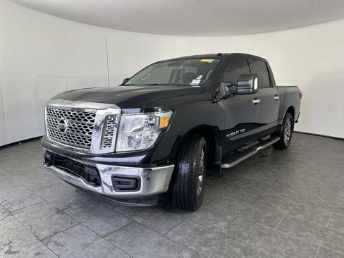 Used 2019 Nissan Titan SV w/ SV Convenience Package AWD/4WD image 2