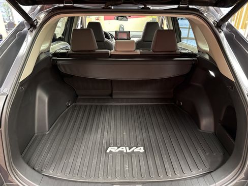 Used 2022 Toyota RAV4 XLE w/ Convenience Package image 23