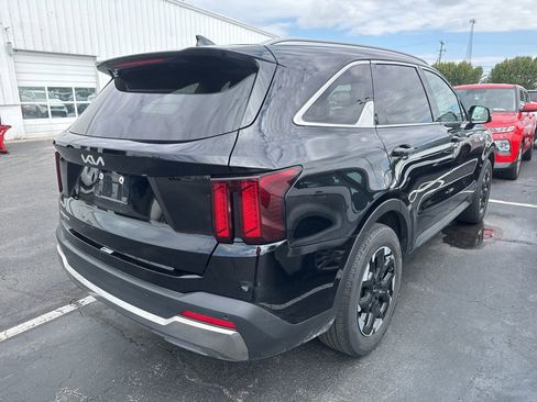 Used 2024 Kia Sorento S FWD image 3