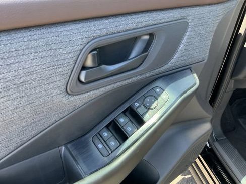 Used 2023 Nissan Rogue S image 19