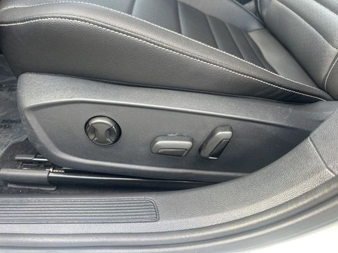 Used 2024 Volkswagen Jetta SE image 10