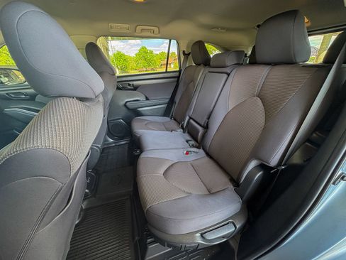 Used 2023 Toyota Highlander LE AWD/4WD image 27