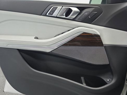 Used 2026 BMW X5 xDrive50e w/ Climate Comfort Package image 26