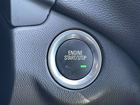 Used 2024 Chevrolet Equinox LT FWD image 27