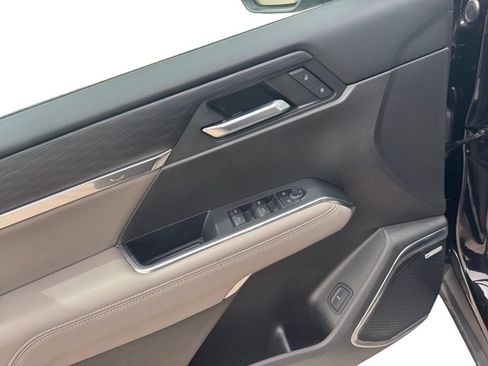 Certified 2026 GMC Acadia Elevation w/ Elevation Premium Package FWD image 19