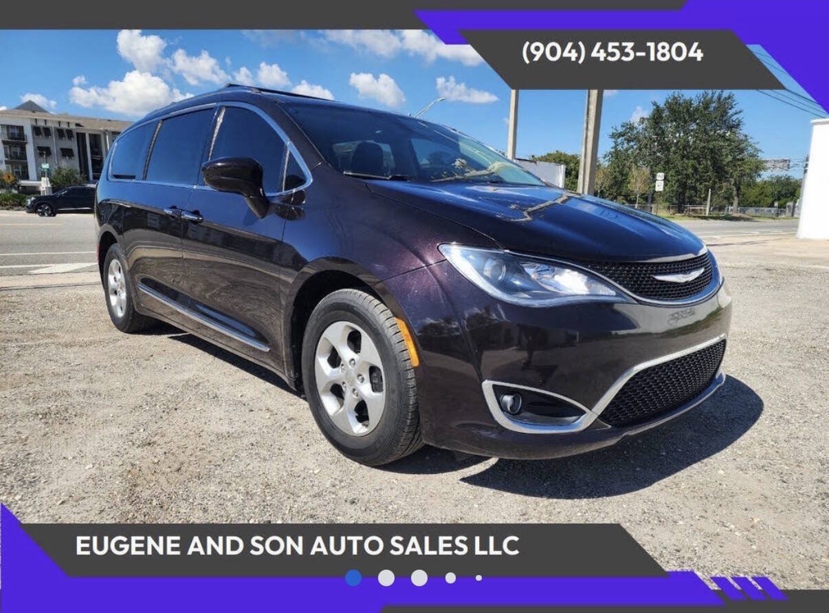 Used 2017 Chrysler Pacifica Touring-L Plus FWD image 1