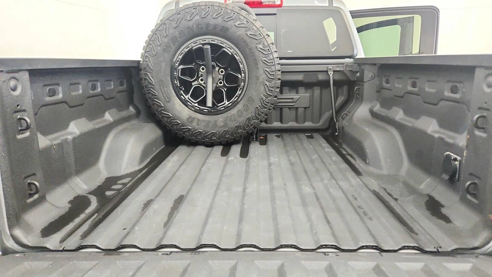 Used 2024 Chevrolet Colorado ZR2 w/ ZR2 Bison Edition AWD/4WD image 34