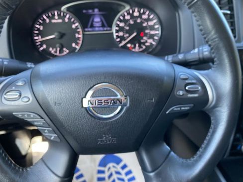 Used 2020 Nissan Pathfinder SV AWD/4WD image 16