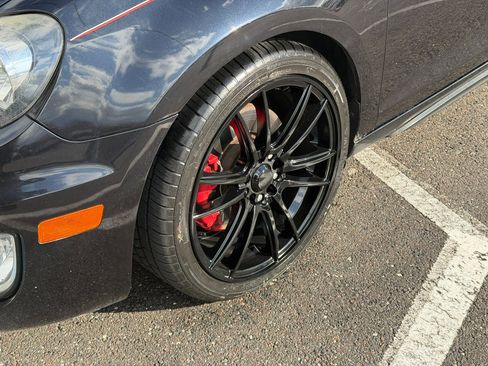 Used 2011 Volkswagen Golf 2-Door image 7