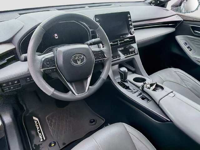 Used 2020 Toyota Avalon Limited w/ All Weather Liner Package FWD image 11