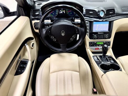 Used 2011 Maserati GranTurismo Convertible RWD image 2