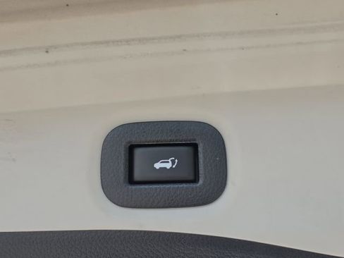 Used 2019 Nissan Rogue SV w/ Premium Package AWD/4WD image 8