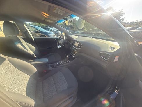 Used 2017 Hyundai Ioniq Blue FWD image 17