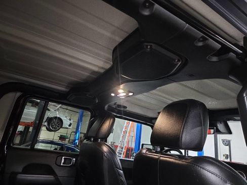 Used 2020 Jeep Gladiator Overland image 26