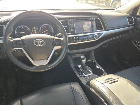 Used 2016 Toyota Highlander XLE FWD image 16