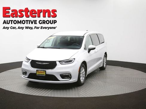 Used 2023 Chrysler Pacifica Touring-L FWD image 54