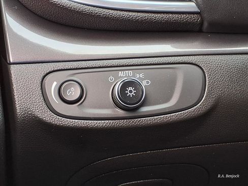 Used 2021 Buick Encore Preferred image 16