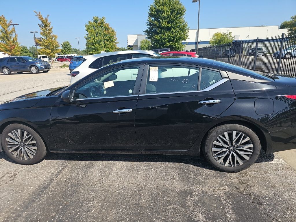 Used 2025 Nissan Altima 2.5 SV FWD image 8