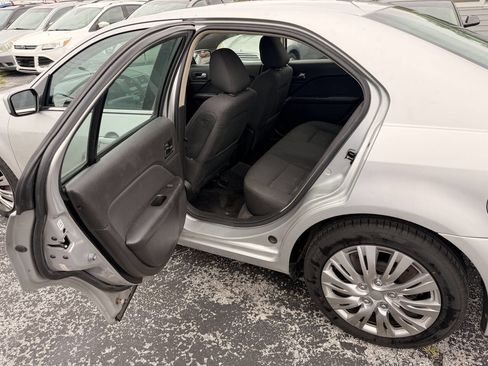 Used 2010 Ford Fusion SE FWD image 10
