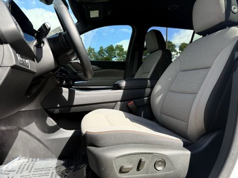 New 2025 Chevrolet Traverse LT w/ Enhanced Driving Package FWD image 10
