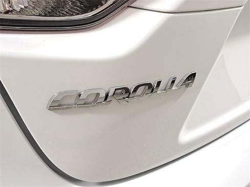 Used 2025 Toyota Corolla LE image 9