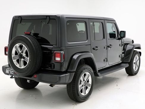Used 2022 Jeep Wrangler Unlimited Sahara AWD/4WD image 8